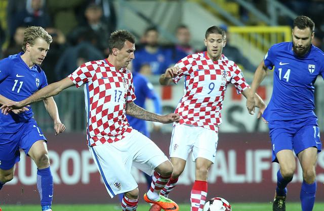 关于捷克队在欧预赛中运气不佳，陷入困境的信息