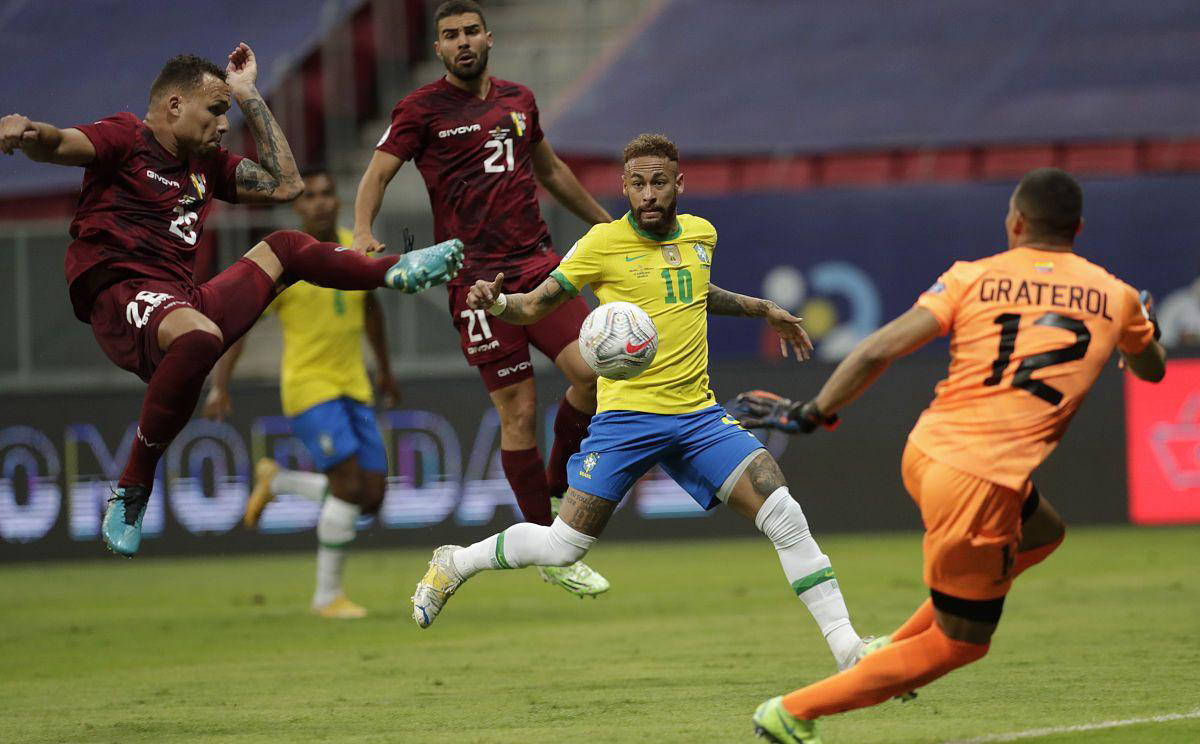 包含波尔图塞格拉莱客场获胜，取得关键三分的词条